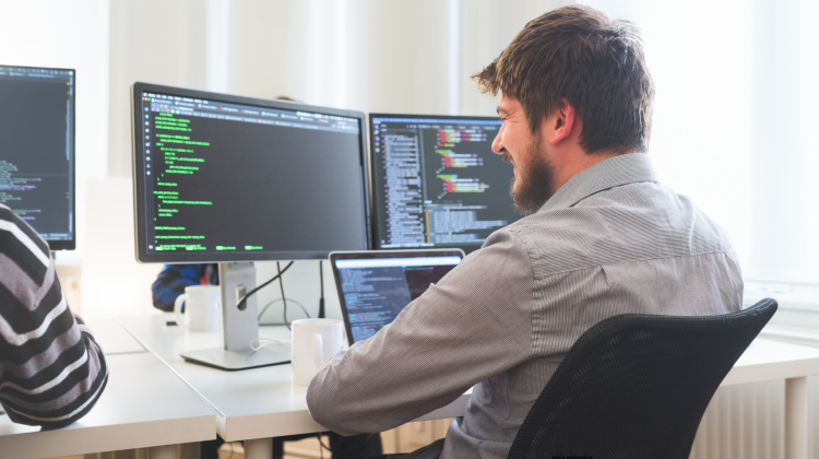 Senior Software Engineer Working as MERN Stack Developer in Saudi Arabia: How to Find a Job in KSA